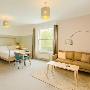 Apartment Flat With Parking Permit 